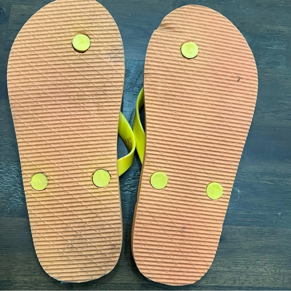 ✅ Disney Princess Moana flip flops kids size large